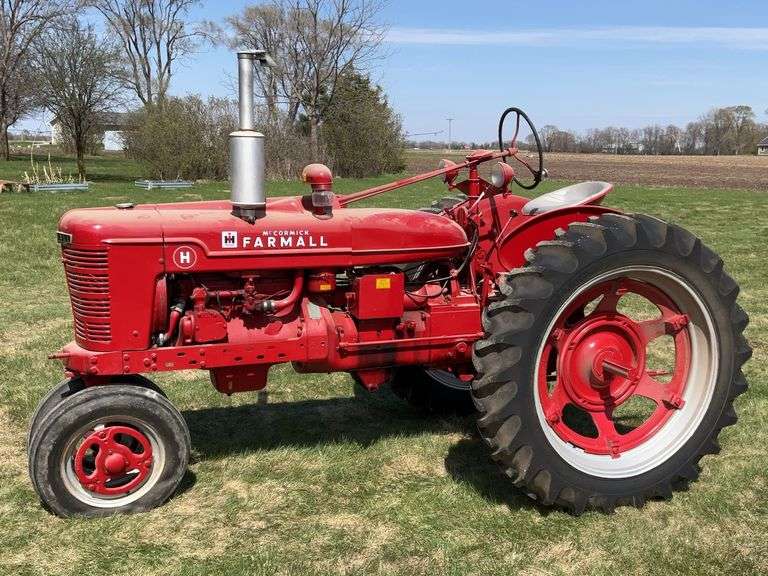 1945 Farmall H, Restored, NF, Clamshell Fenders, Drawbar, 11-2-38 Tires, Be
