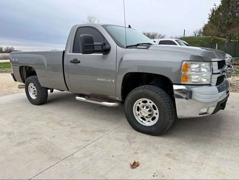 ** 2007 Chevy 2500 LT 6.6 Duramax Diesel, 87,000 Miles, 8ft Long Bed, Newer