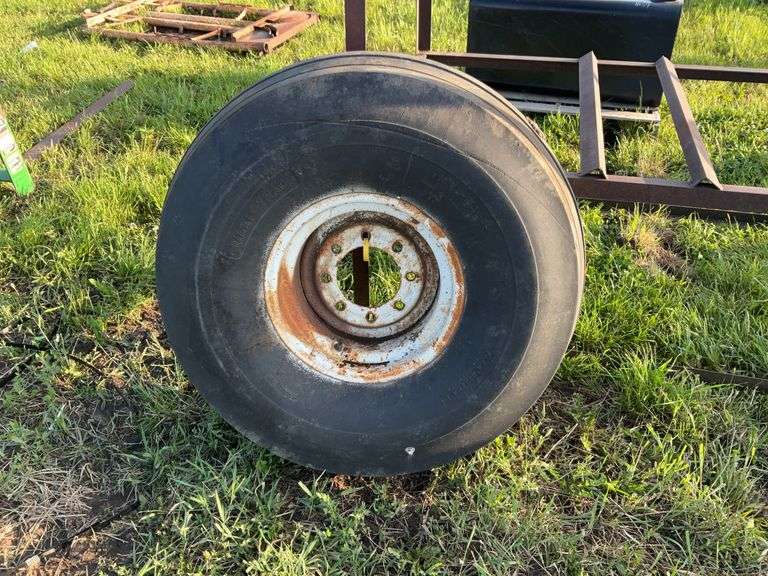Implement tire with heavy duty 8 bolt rim, 16.5L-15.1