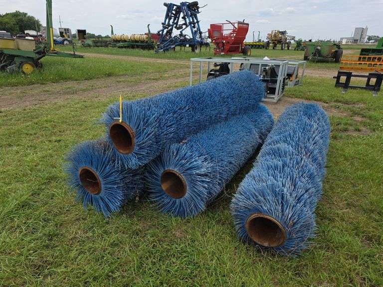 4 broom cores/ cattle scratchers - Hamilton-Maring Auction Group