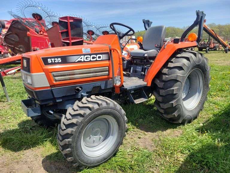 2004 Agco ST35 Compact Tractor, 273 One Owner Hrs, 35 Hp, Power Shuttle Rev