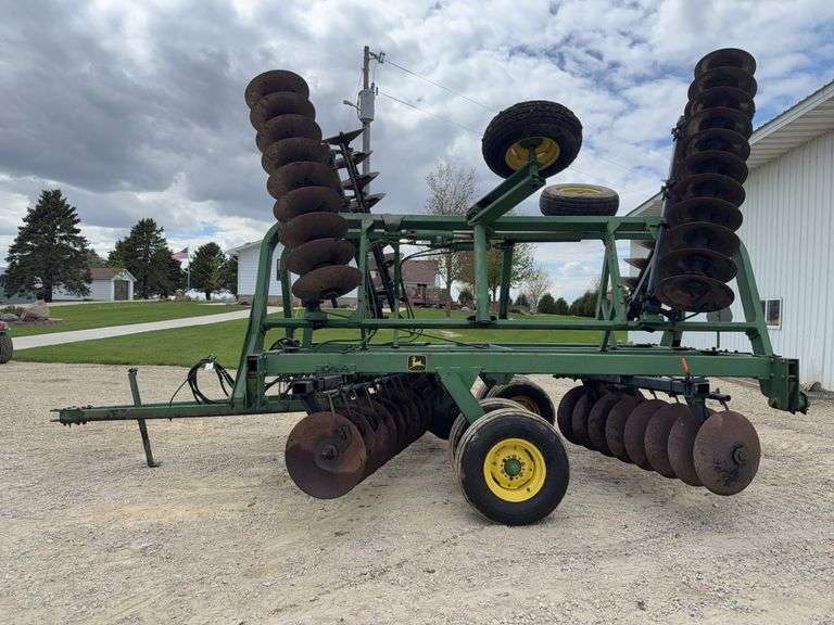 John Deere 230 22ā Disk, 3 Section Hydraulic Fold, Scrapers, Rear Hitch, SN