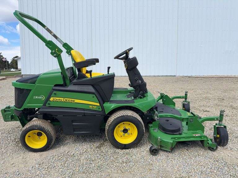 John Deere 1570 Terrain Cut Diesel Lawn Mower, 72ā 7 Iron Pro Deck, Hydraul