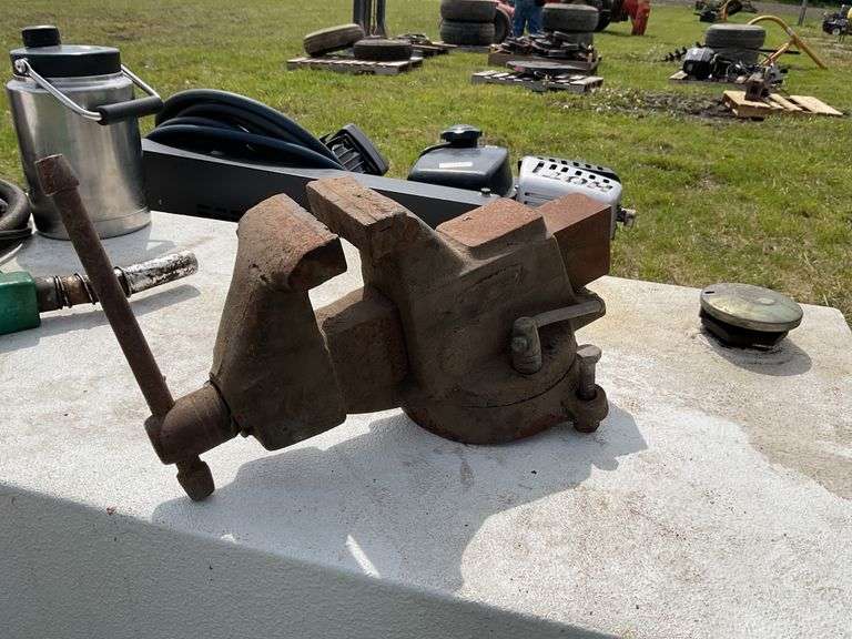 Bench vice 3 1/2" jaw