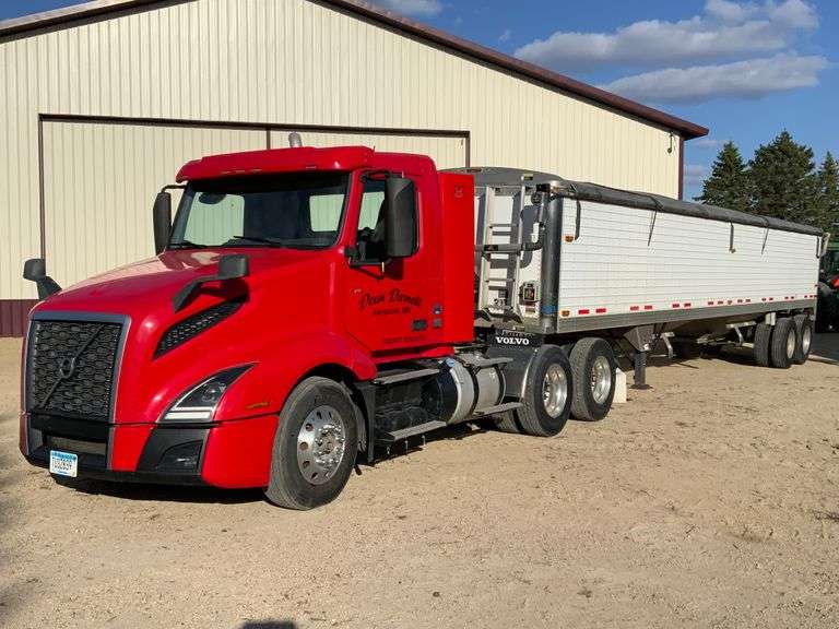 ** 2018 Volvo VNL Day Cab Semi, D13, 435hp, 1650lbs Torque, 12sp Auto Trans