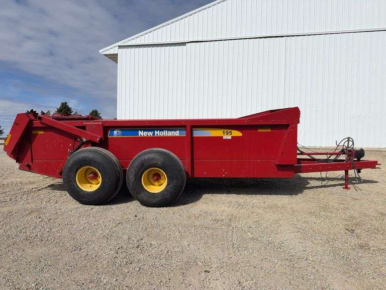 New Holland 195 Tandem Axle Manure Spreader, 16.5x16.1 Tires, Top Beater, D