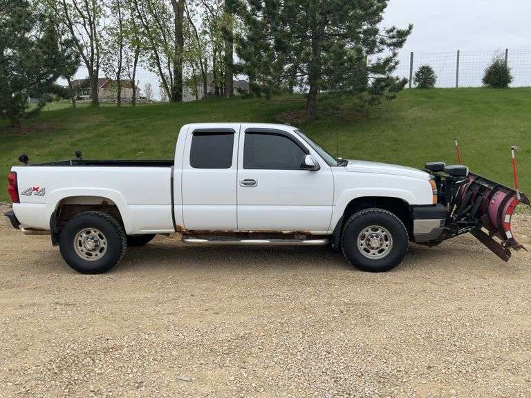 2004 Chevrolet 2500 Pickup Extended Cab, V8 Gas Engine, 4x4, Auto, 214,648 