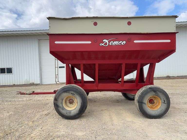 1991 Demco Model GF250 Gravity Wagon, 16.5L-16.1 Implement Tires, Rear Hitc