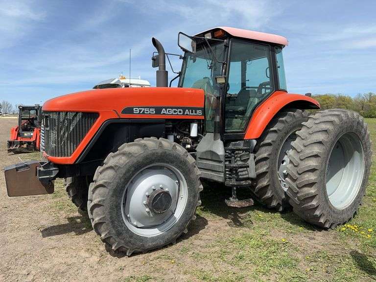 Agco 9755 MFWD Tractor, Navistar 8.7L Engine, 6684 Hours, 18 Speed Power Sh