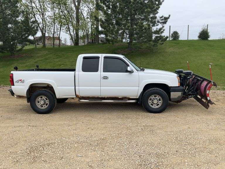 2004 Chevorlet 2500 Pickup Extended Cab V8 Gas Engine 4x4 Auto 214,648 Mile