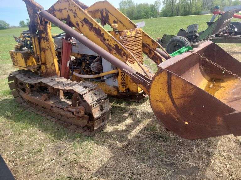 John Deere Loader Crawler, Model 420, Early Model 1956, 62" Bucket, 12" Tra