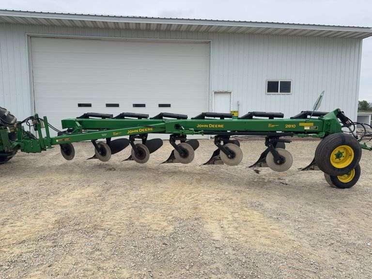 John Deere 2810 Vari-Width 6 Bottom 3 Point Plow, Coulters, Depth Wheel, SN