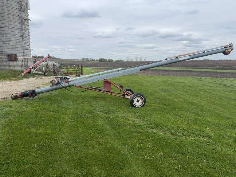 Gilmore-Tatge 8" Auger on Transport, 5Hp Single Ph Motor, 33' long