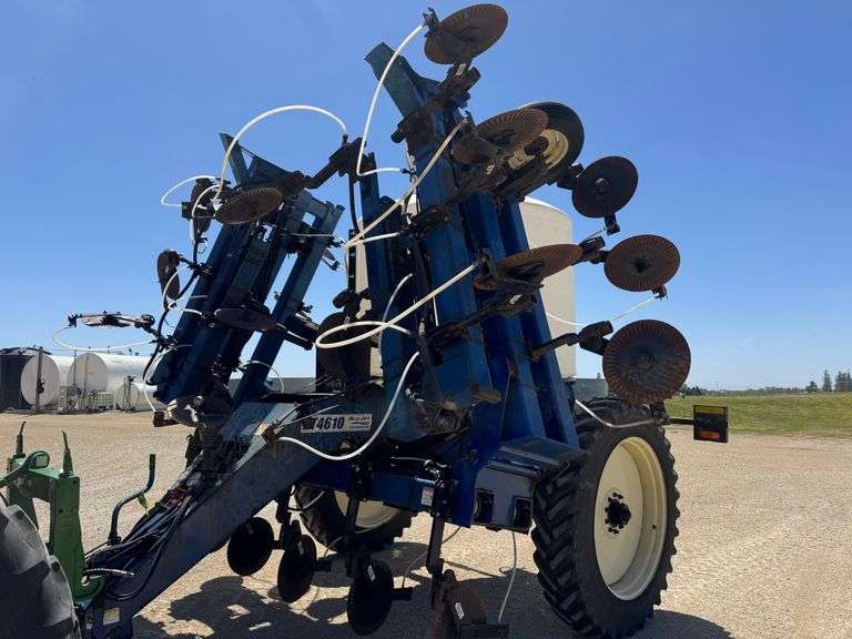 Blue Jet 4610 Liquid Applicator Side Dress Bar, 24 Row, 1500 Gallon Tank, 3