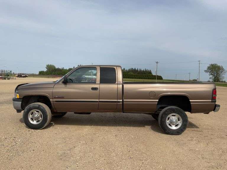 ** 2001 Dodge 2500, ext cab, long box, cummins diesel motor, 5000 miles on 