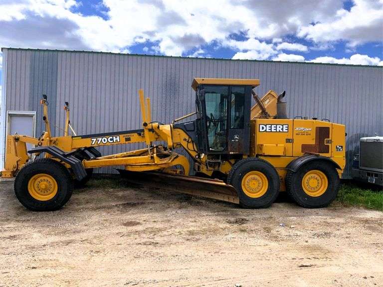Online Only Early Summer Area Farmers & Contractors Consignment Auction In Kenyon, MN 
