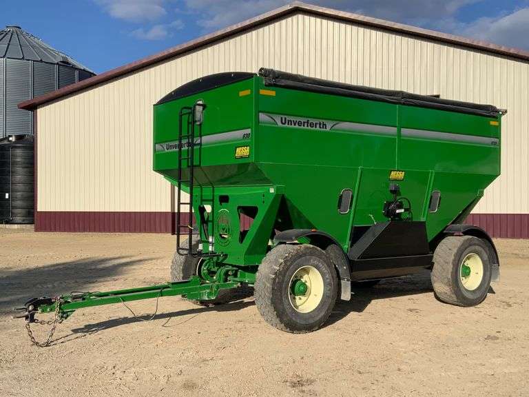2013 Unverferth 630 Wagon, Roll Tarp, Lights, Fenders, Brakes

SN#B31620165