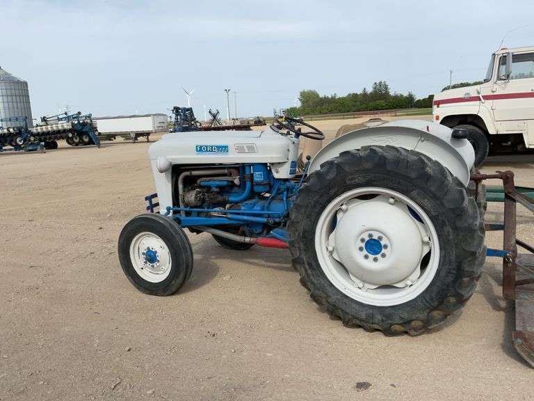 Ford 4000 tractor, gas, clam shell fenders, 3pt, 540 PTO