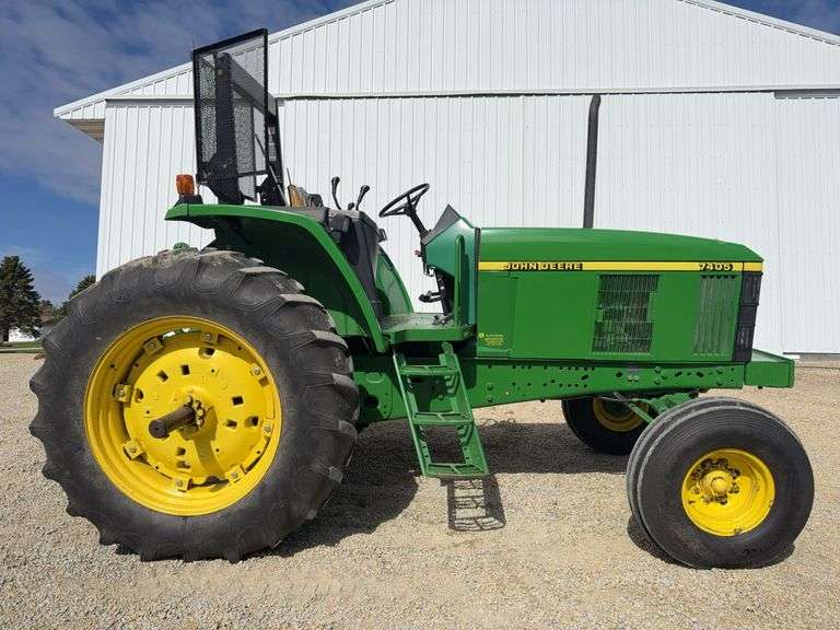 John Deere 7405 Open Station Tractor, 2WD, 16 Speed Partial Powershift, 3 P
