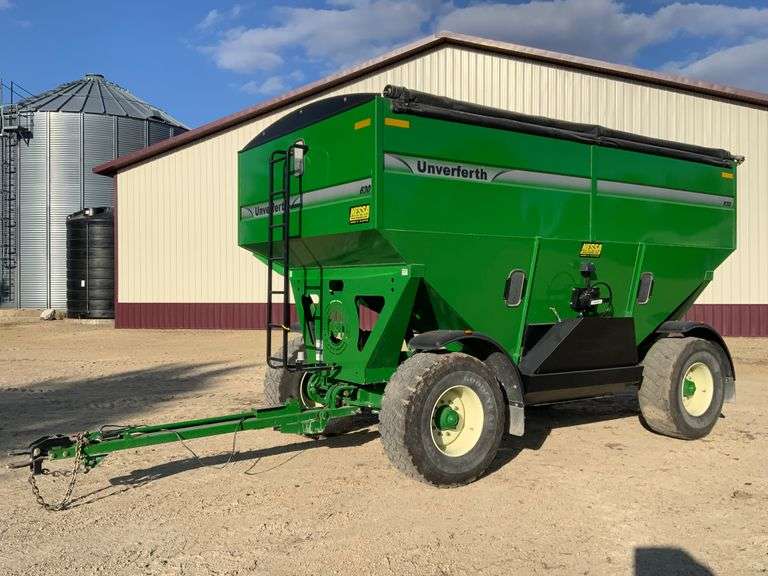 2012 Unverferth 630 Wagon, Roll Tarp, Lights, Fenders, Brakes

SN#B30620115