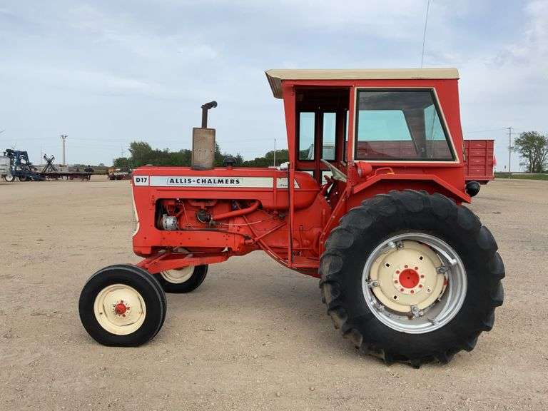 Allis Chalmers D-17 tractor, series II w/factory cab, 2 point 540 PTO, 1 hy