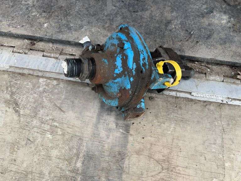 Hydraulic drive sprayer pump