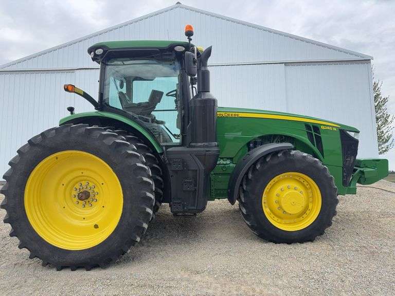 John Deere 8245R, MFWD, 16 Speed Power Shift, 1329 Actual Second Owner Hour