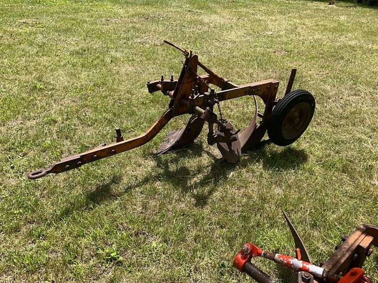 Allis Chalmers 2 bottom plow