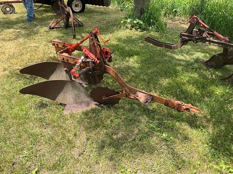 Allis Chalmers 2 bottom plow
