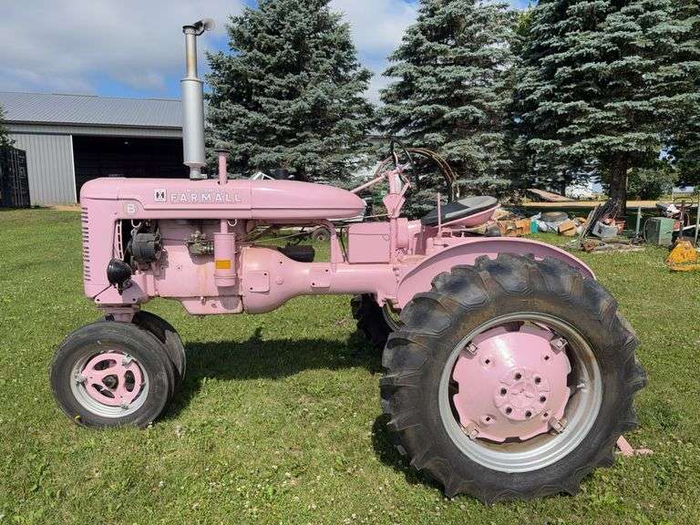 1947 Farmall Model B Tractor Restored Fenders Draw Bar NF PTO Painted Pink