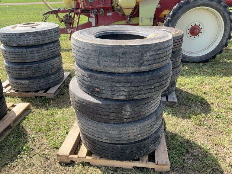 (5) 11R22.5 Radial Semi tires