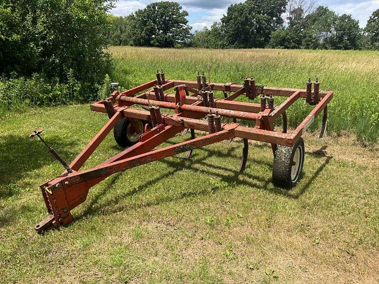 Allis Chalmers chisel plow