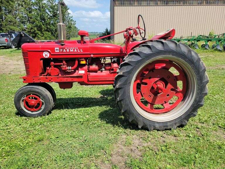 1953 Farmall Super H Gas Tractor, Narrow Front, Clam Shell Fenders, 12.4-38