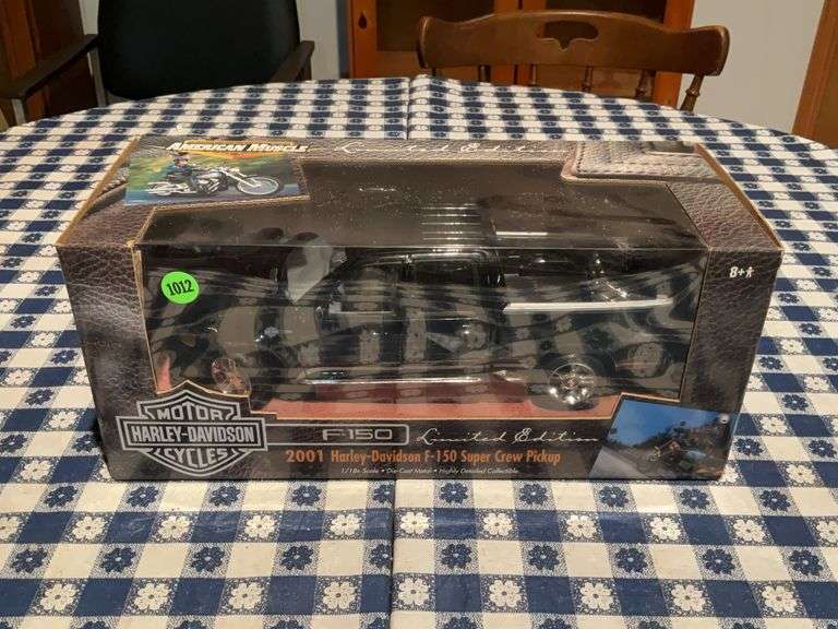 American Muscle 1/18 Scale Model 2001 Harley-Davidson F-150