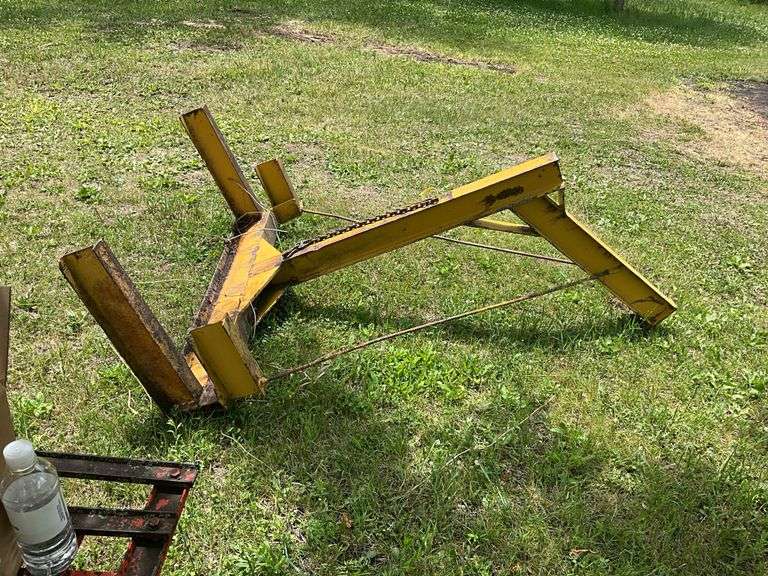 Cherry picker frame