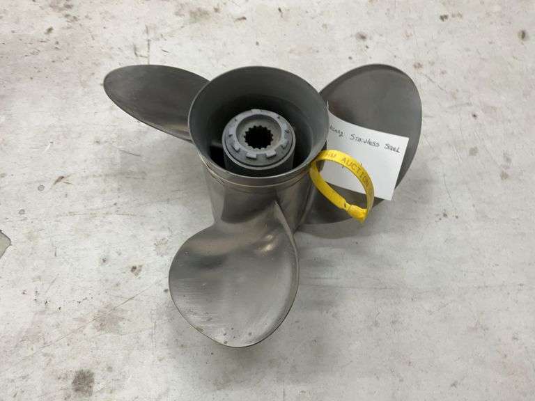 Mercury stainless steel 17 pitch prop