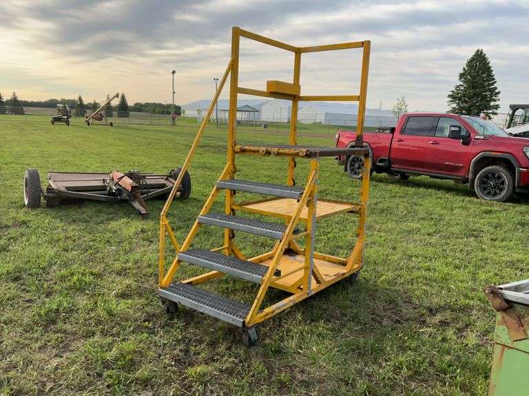 Rolling stair platform