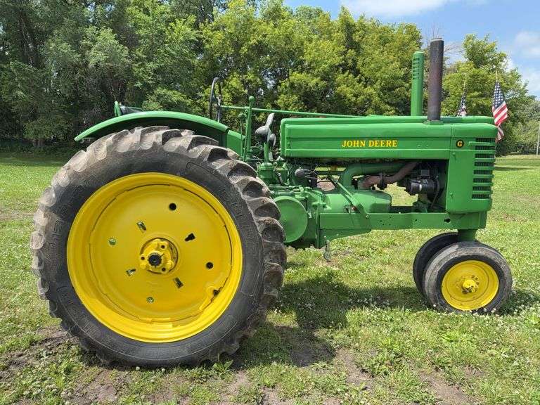 1952 John Deere Model G Tractor, Restored, Roll-A-Matic Front End, 13.6-38 