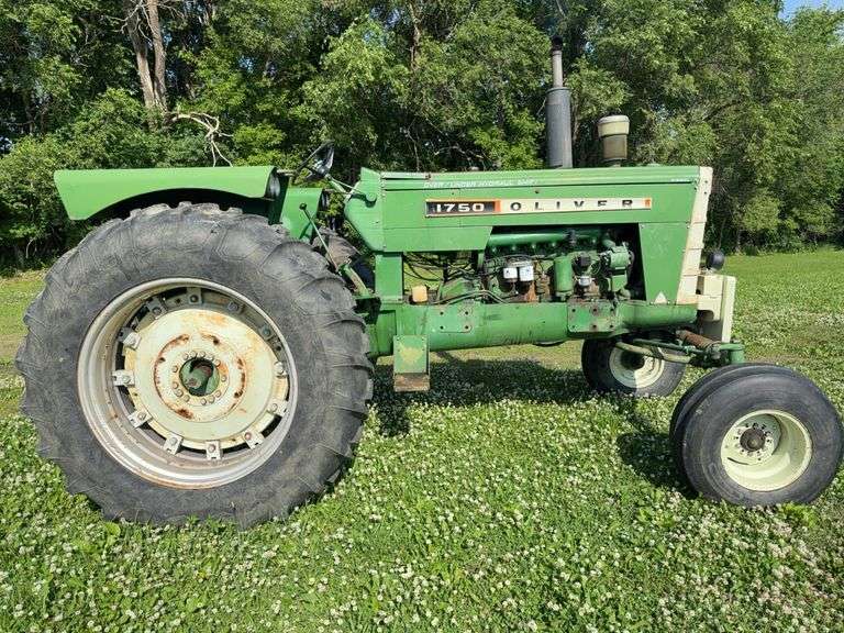 1969 Oliver 1750 Diesel Tractor, Wide Front, 6 Speed Transmission With 3 Sp
