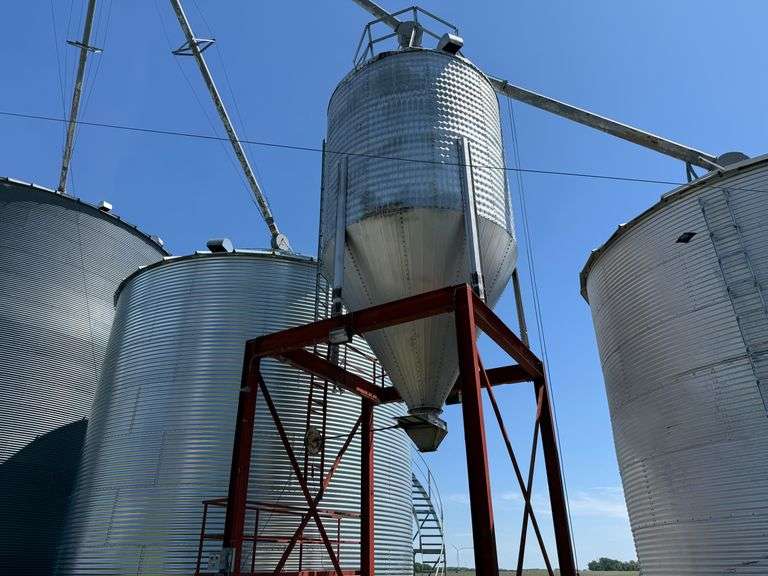 Overhead Hopper Over Head Hopper Bin, 12ft w/Structure - Hamilton-Maring Auction Group