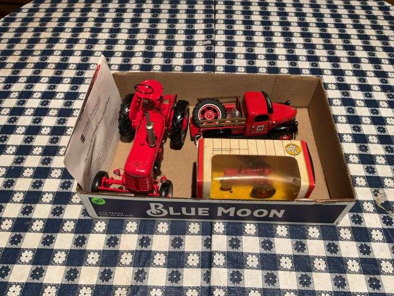 1/43 Scale Model M-TA, Scale Model Farmall A, Scale Model IH Service Truck