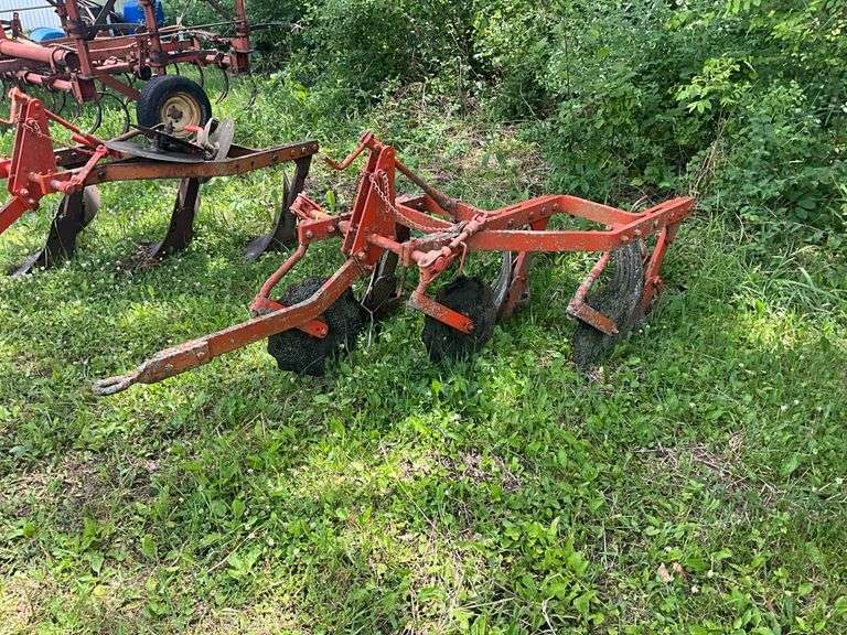 Allis Chalmers snap coupler 3 bottom plow with slat bottoms