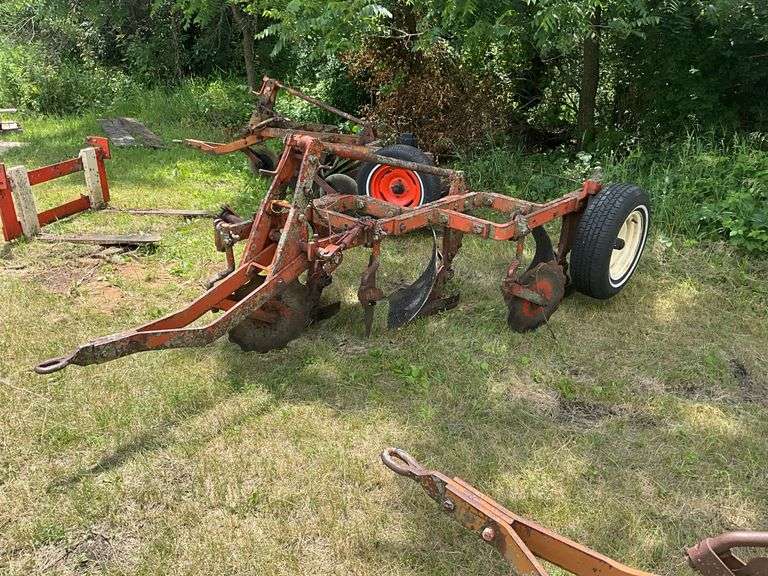 Allis Chalmers snap coupler 3 bottom plow