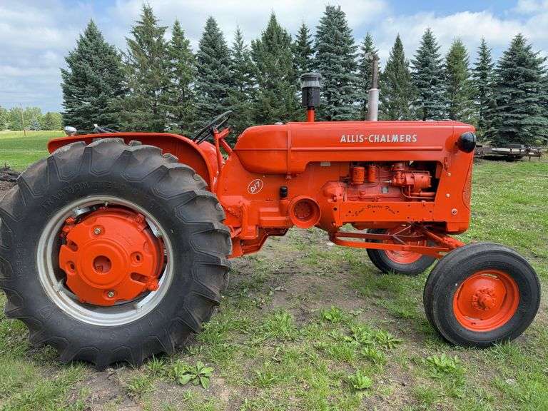 1958 Allis Chalmers Model D17 Gas Tractor, Restored, Fenders, 16.9-28 Tires