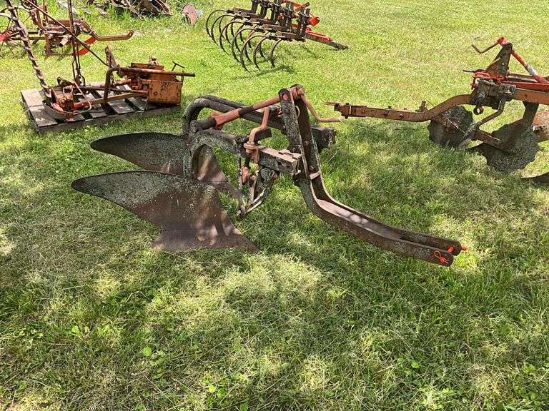 Allis Chalmers 2 bottom plow