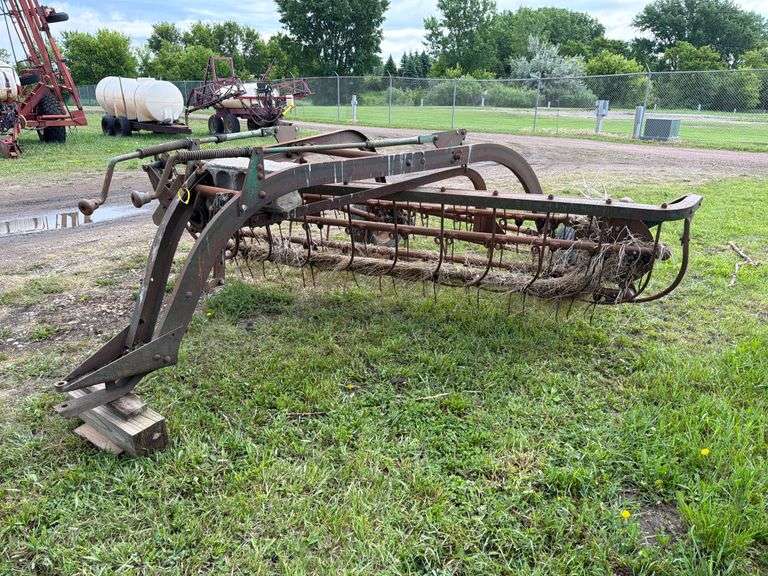 Hay Rake With Rear Roller Oliver 107 hay rake, side delivery roller bar - Hamilton-Maring Auction ...