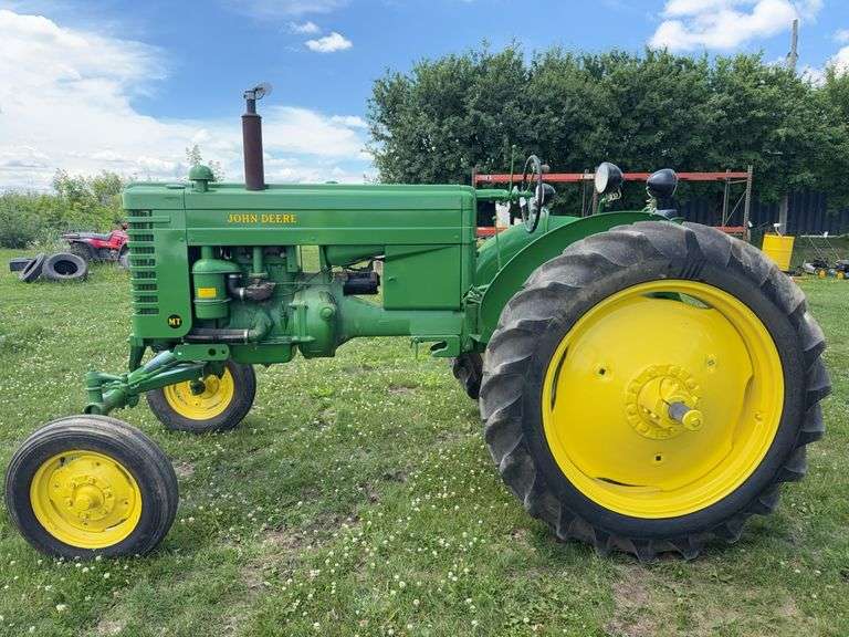 1951 John Deere MT Tractor, Restored, WF, Fenders, 2 Point Hitch, Belt Pull