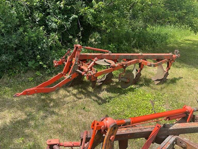 Allis Chalmers snap coupler 4 bottom plow w/ colters
