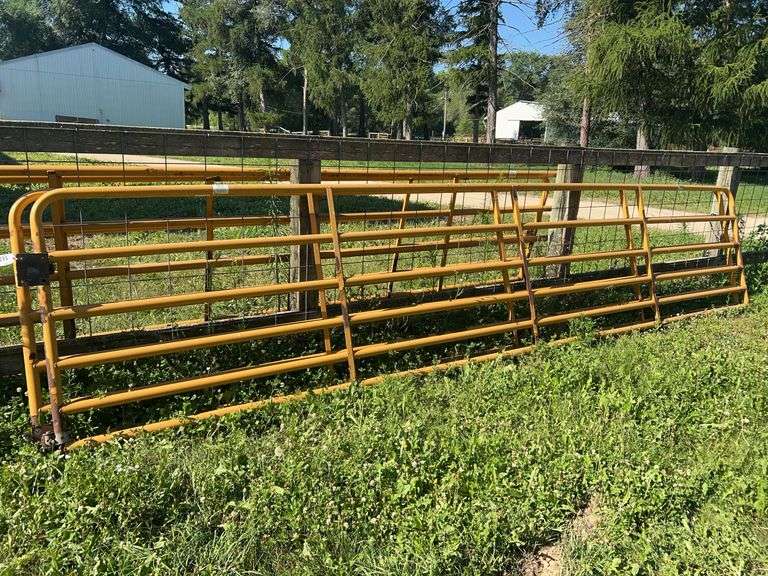 (2) 20' Sioux Gates, Selling 2×$