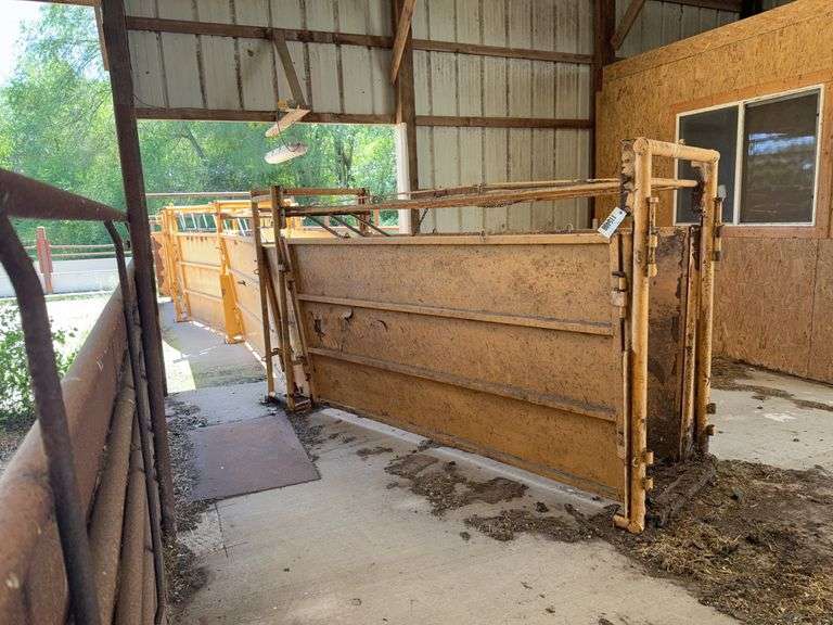 (4) Formost Sorting Panels with Squeeze Gates, Covered Tops, Sorting Top Ga